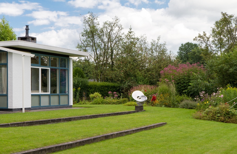 Tuin met kunstwerk - 2016
