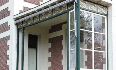 Deel linkergevel villa