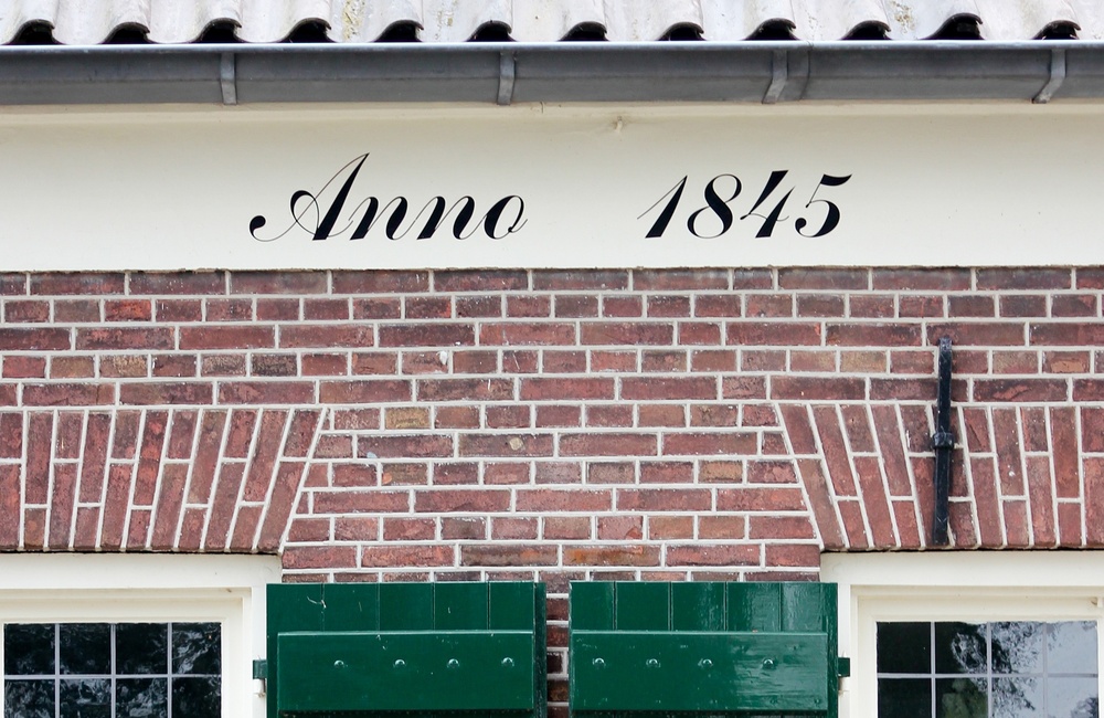Detail gevel met luiken - 2016