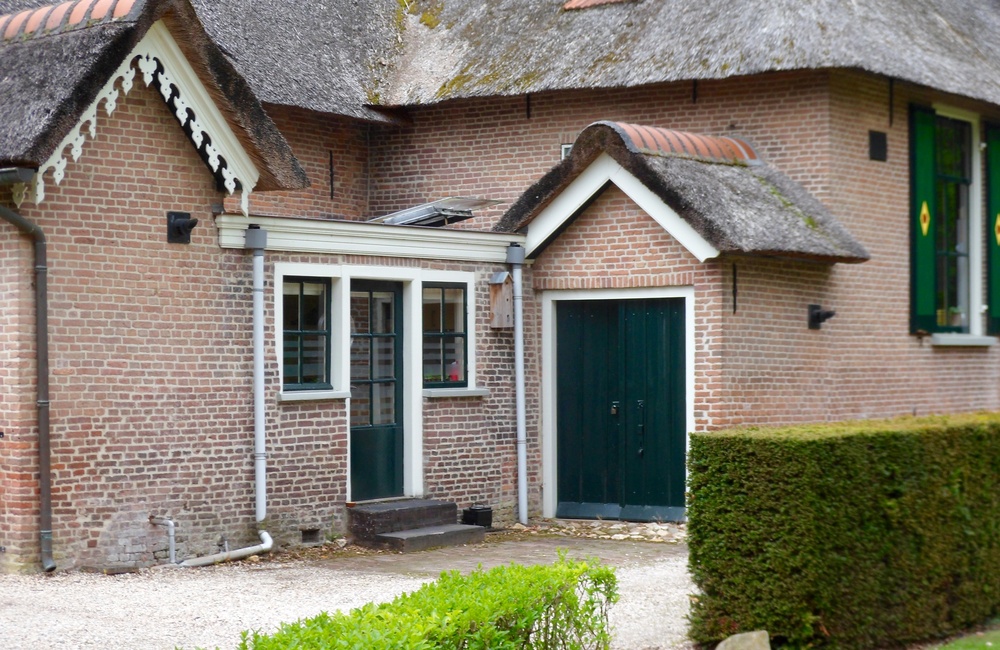 Toegang voorste woning en deur naar wijnkelder 2017