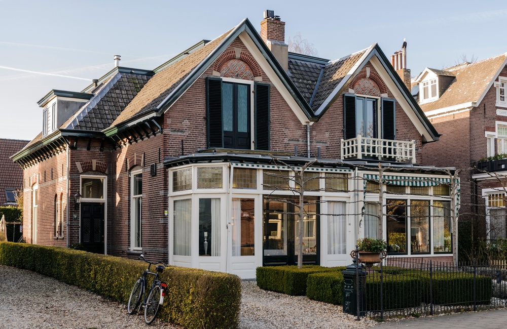 Voor- en linkerzijgevel - 2016