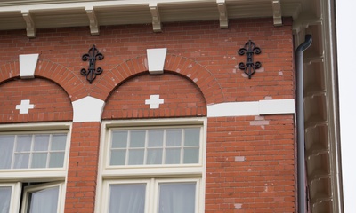Detail voorgevel boven