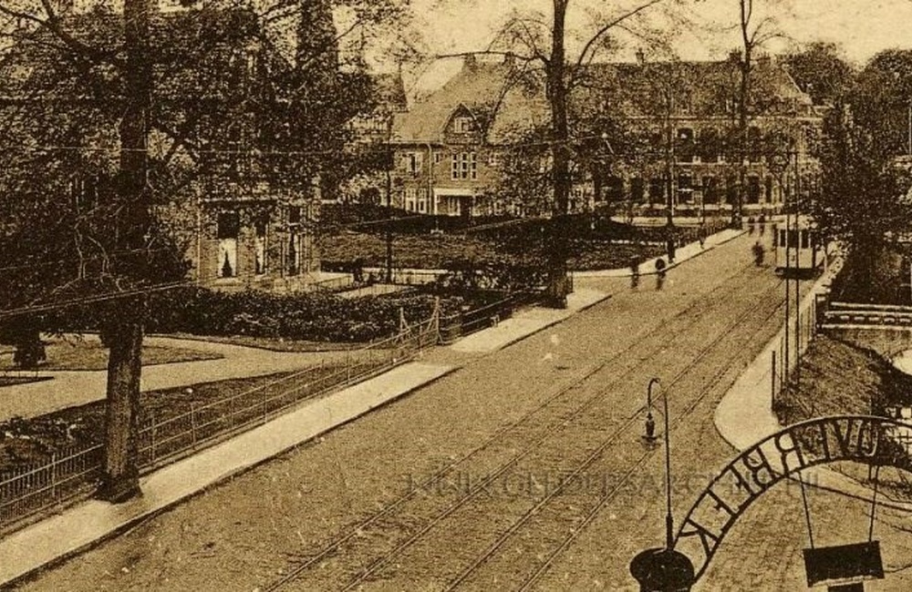 Hoofdstraat vanuit hotel Overbeek - ca1910