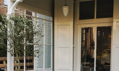 Deel voorgevel villa