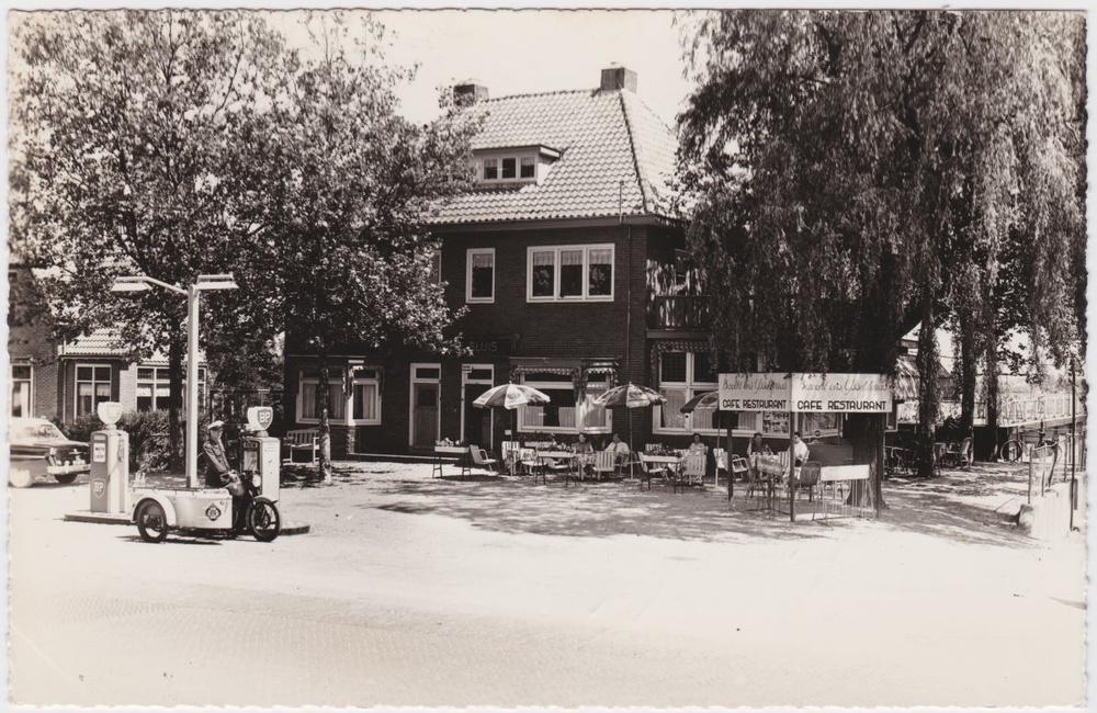 De Sluis met wegenwacht ANWB - 1952
