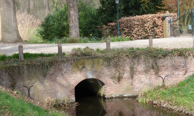 Biljoen Brug met keermuur