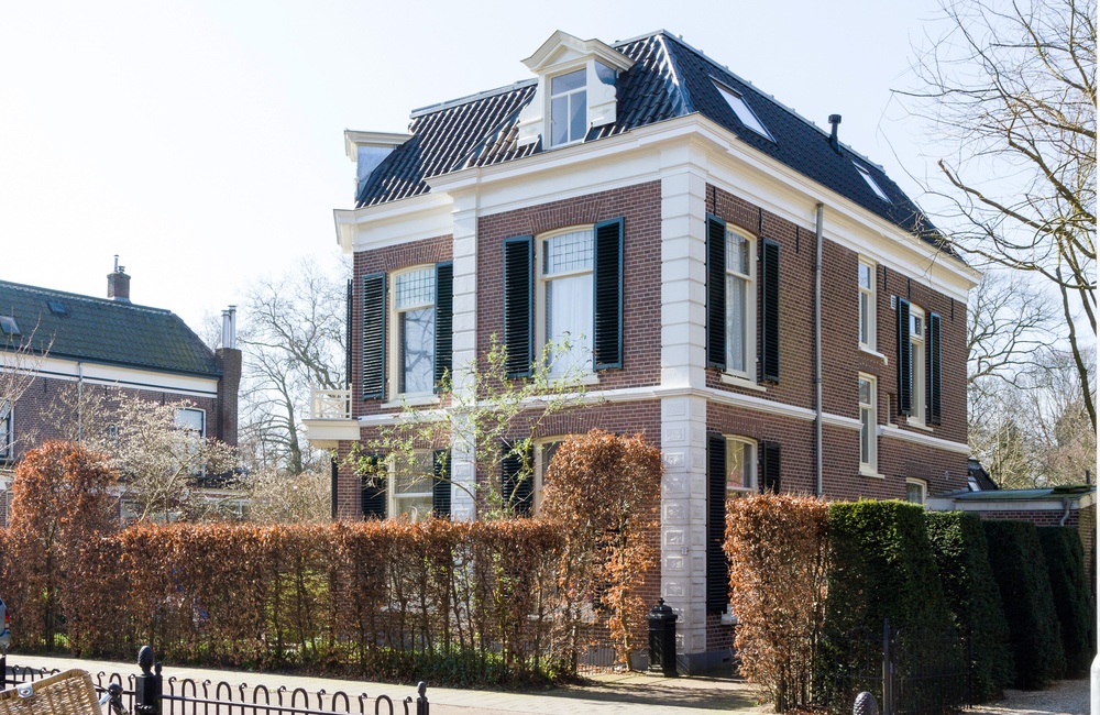Voor- en rechterzijgevel - 2016