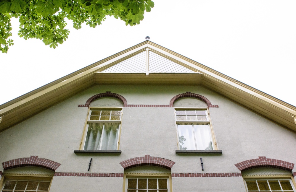 Detail gevel  met gedetailleerde versiering - 2016