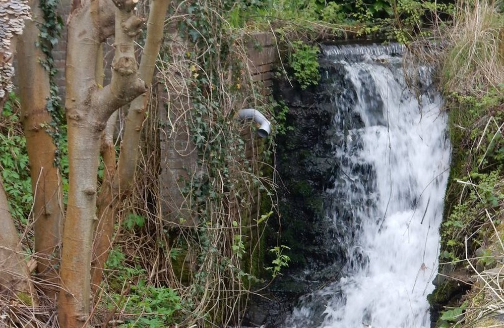 Waterval en molenhoofd bij Bovenste Molen