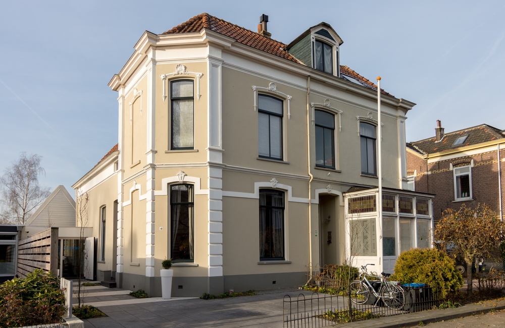 Voor- en linkerzijgevel 2016