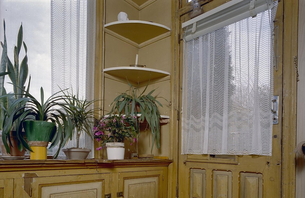 Int. woongedeelte, voorheen winkel (2001)