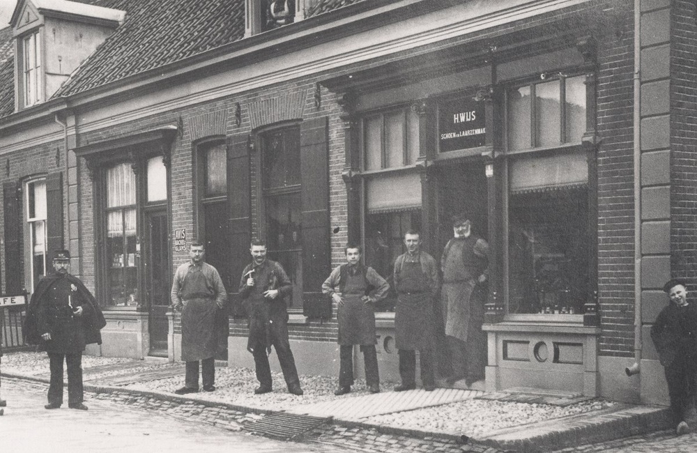 Schoen en Laarzenmakerij H. Wijs, Hogestraat 48 - ca 1900