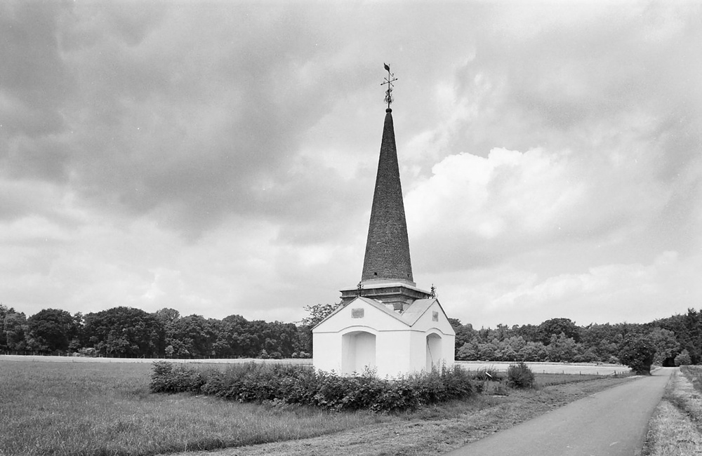 Priesznitz-monument: Overzicht (1999)