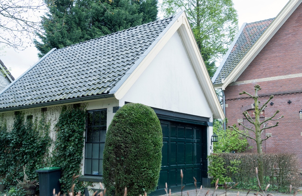 Voor- en linkerzijde garage 2016