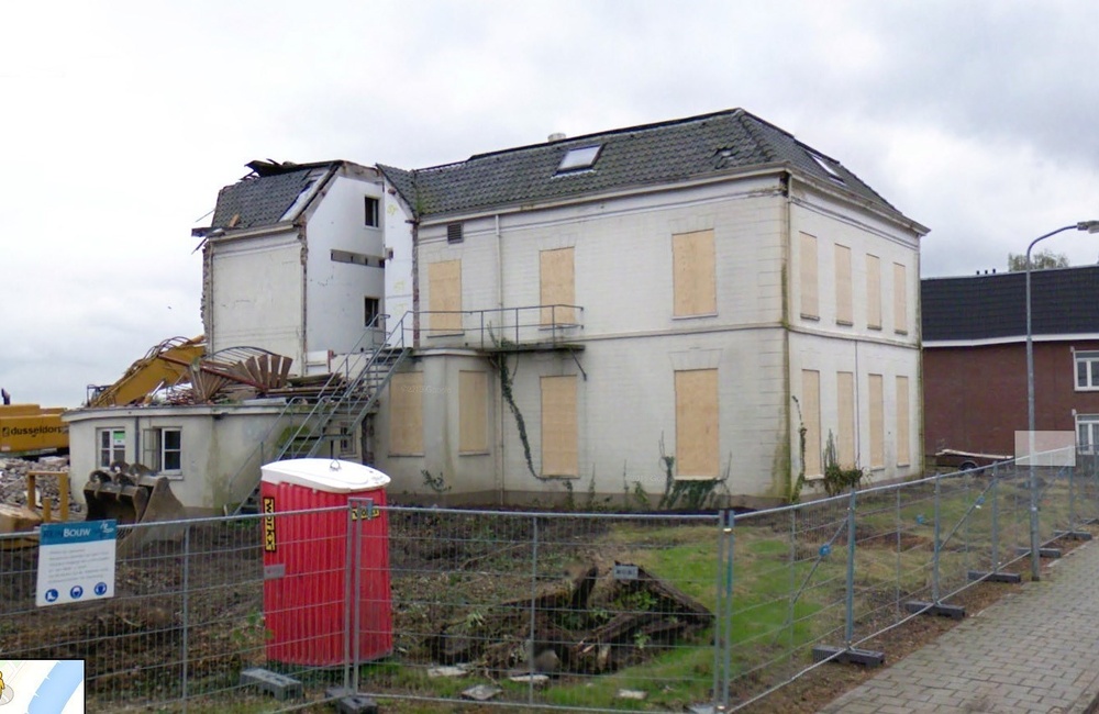 Johanneshof -2008, dichtgespijkerd na ontruiming door krakers.