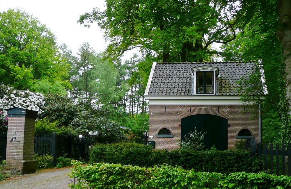 Waterpomp bij de oprit van Kerklaan 8 - 2023