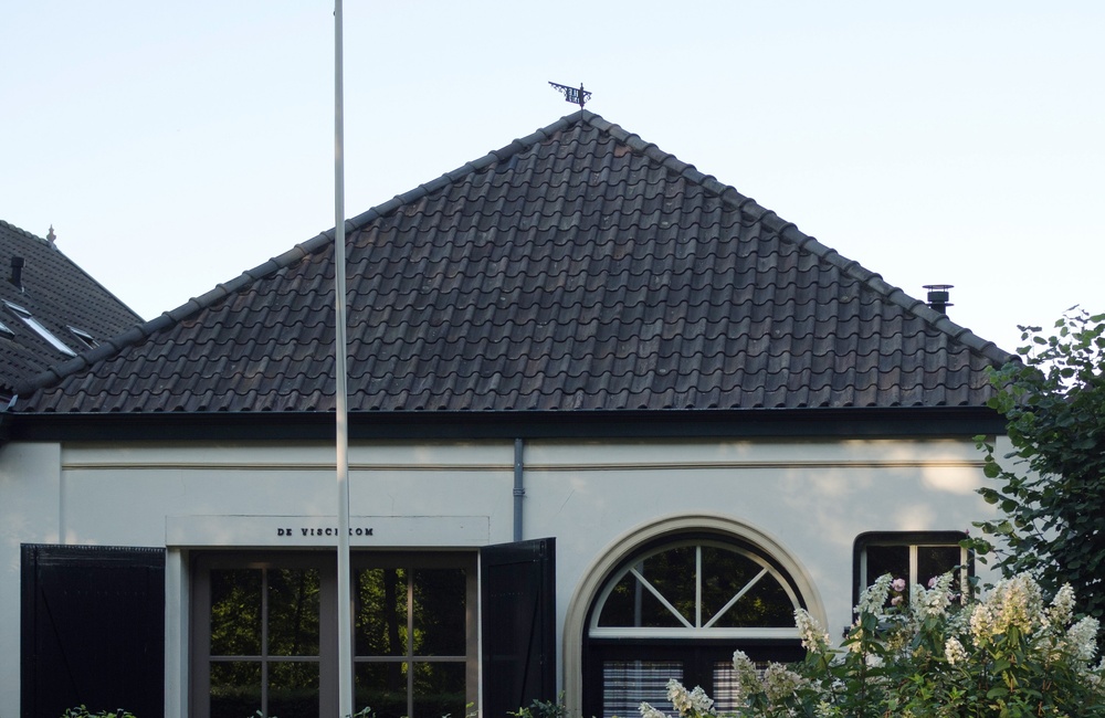 Middendeel met voorschild en windhaan - 2016