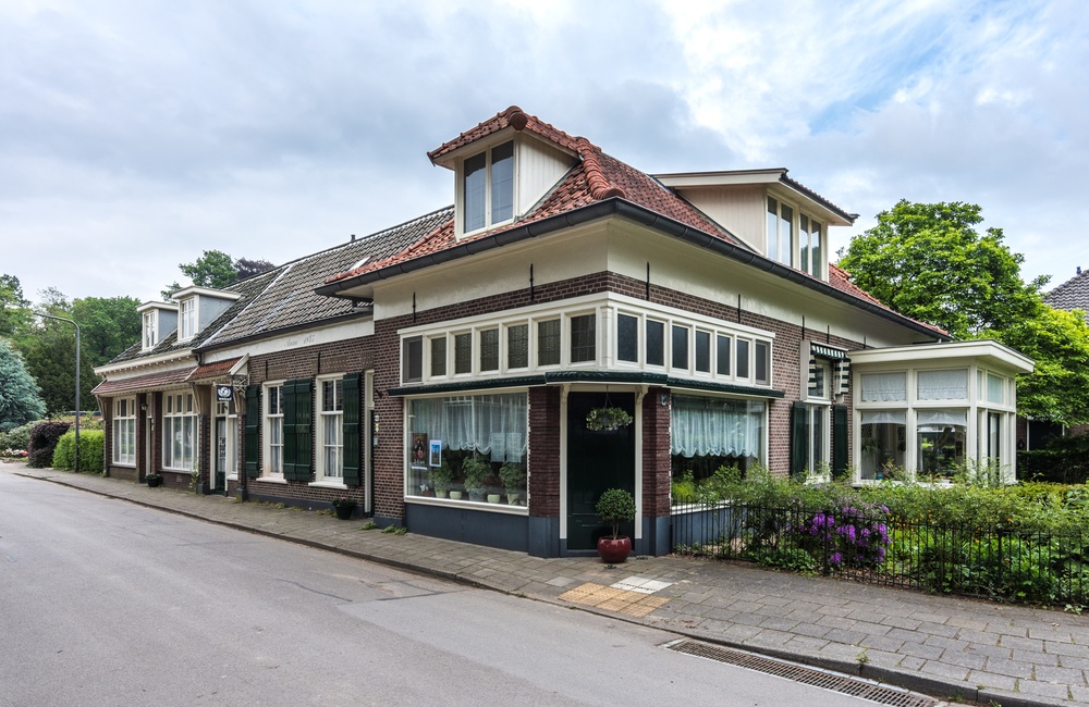 Voorgevel en rechter zijgevel - 2016