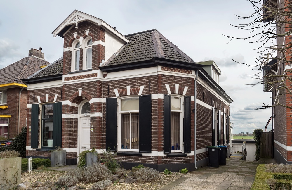 Voor- en linkerzijgevel - 2016