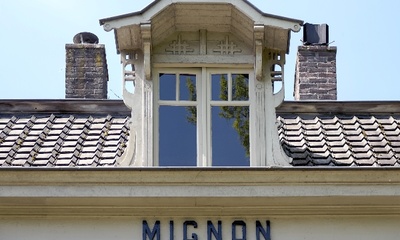 Deel voorgevel villa