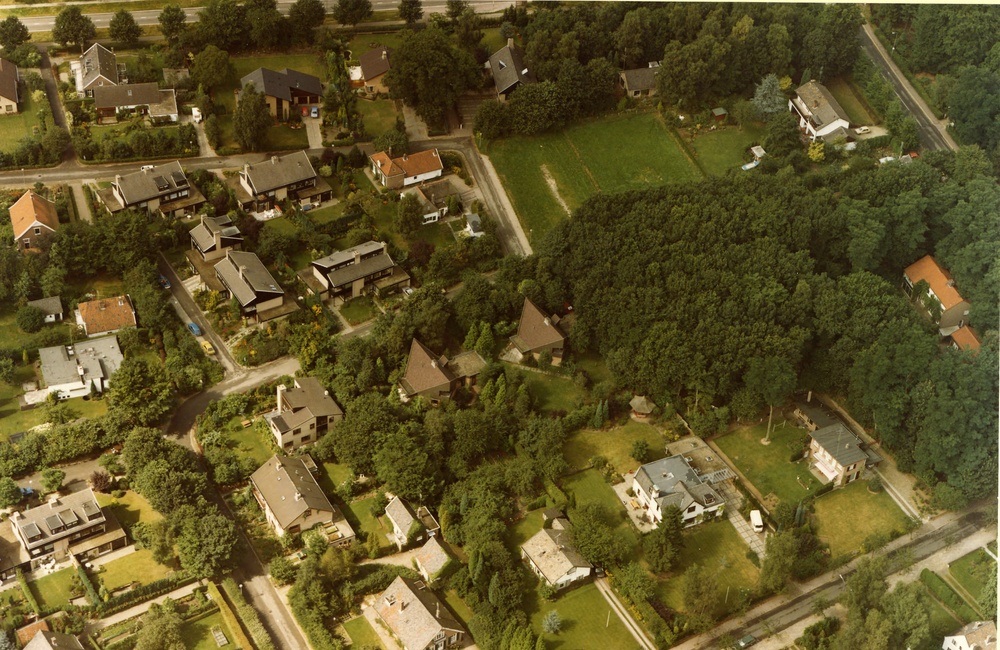 Luchtfoto 1998, op de voorgrond De Genestetlaan