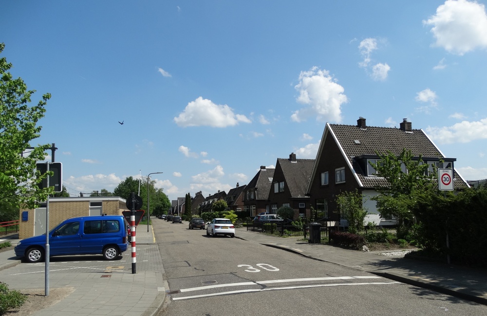 Dr. Langemeijerweg vanaf NS station - 2016