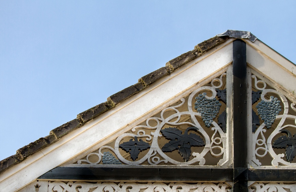 Detail houtsnijwerk voormalig postkantoor en woonhuis - 2016