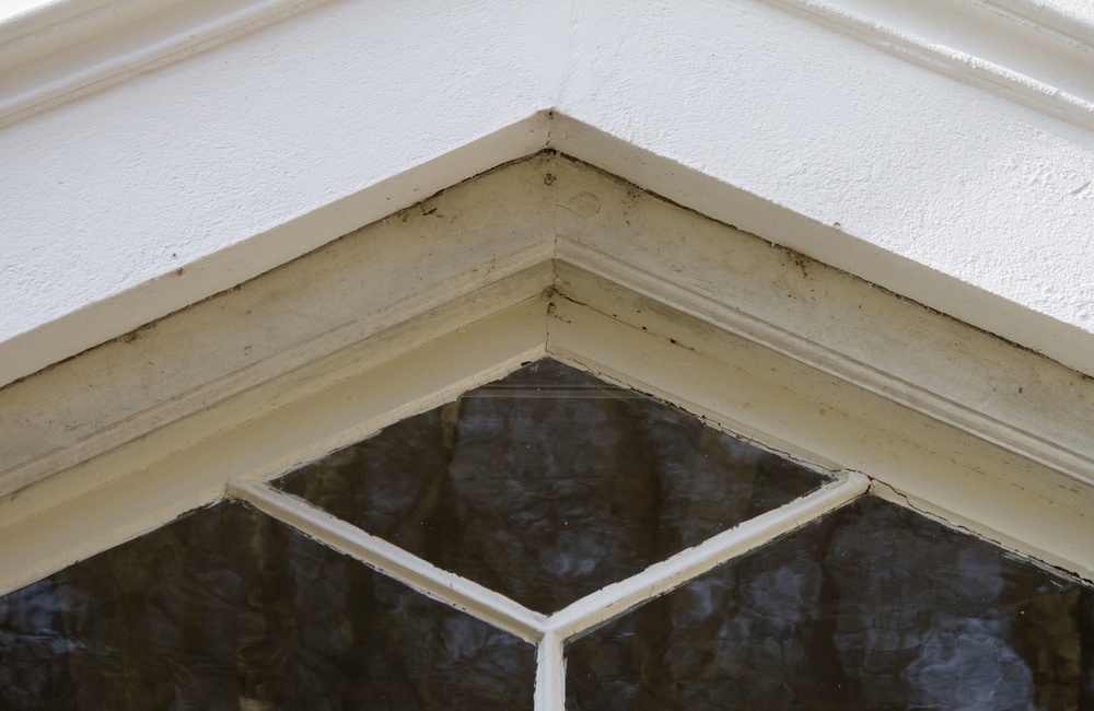 Detail raam en kozijn voormalig postkantoor en woonhuis - 2016