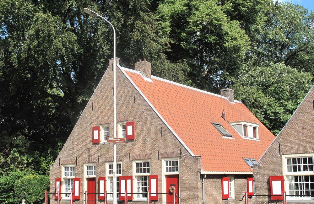 Vier karakteristieke woonhuizen