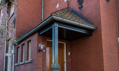 Deel voorgevel villa