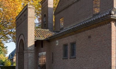 Deel voorgevel kerk