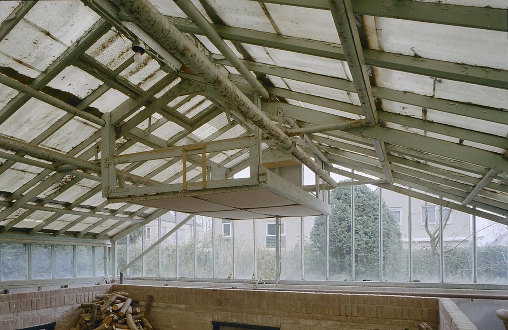 Hofstetten: Interieur kas, met stookhok (2002)