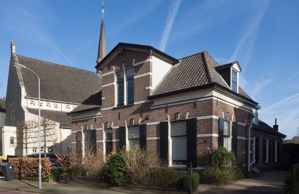 Voor- en rechterzijgevel - 2016