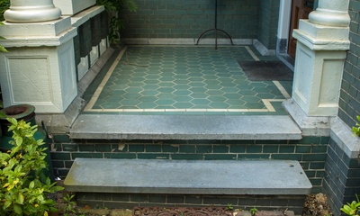 Detail ingangsportiek