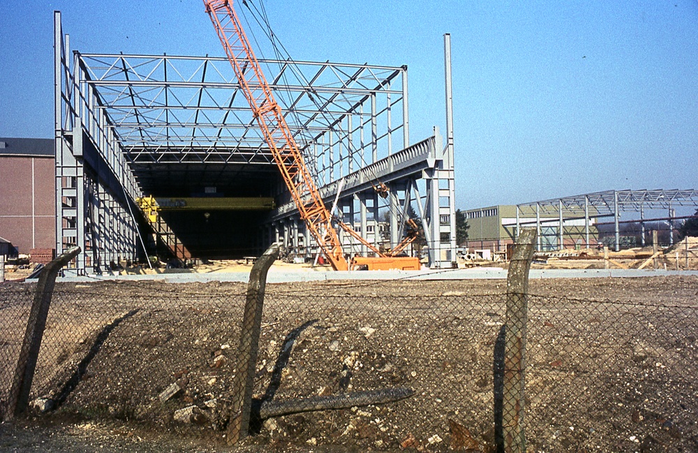 Bouw van fabriekshal - 1976