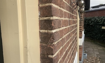 Voegwerk en kozijnen