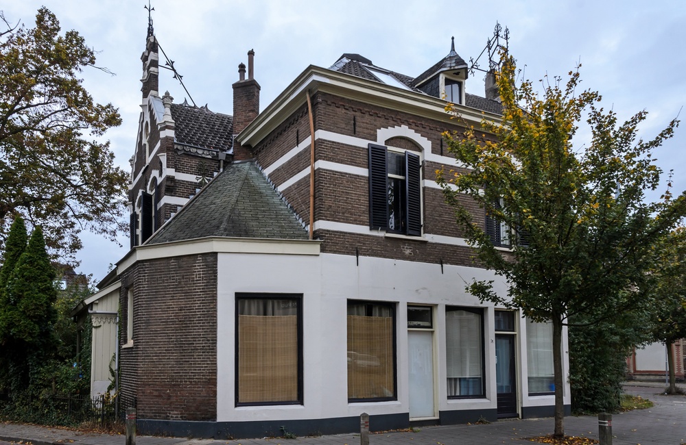 Voorgevel en linkerzijgevel 2016