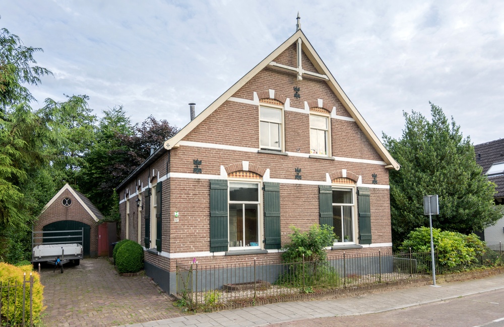 Voorgevel en linkerzijgevel Arnhemsestraatweg 167 - 2016