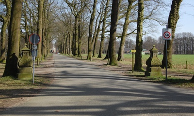 Biljoen 2 Sokkels westzijde Van Spaenallee