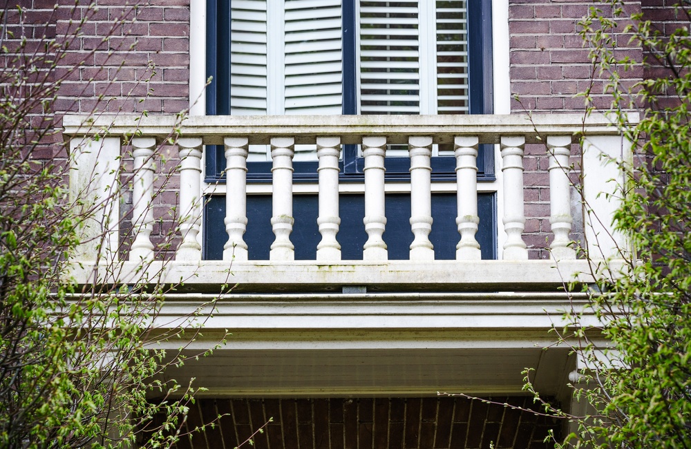 Detail persiennes en balkon Villa Juliana - 2016
