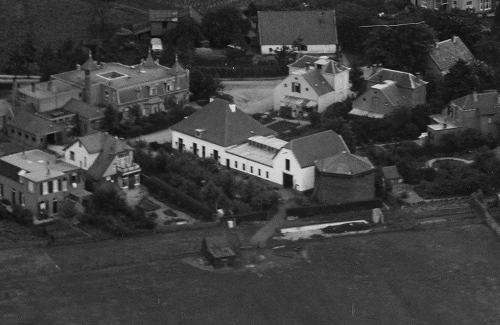 Nog eens de Modelhoeve vanuit de lucht gezien