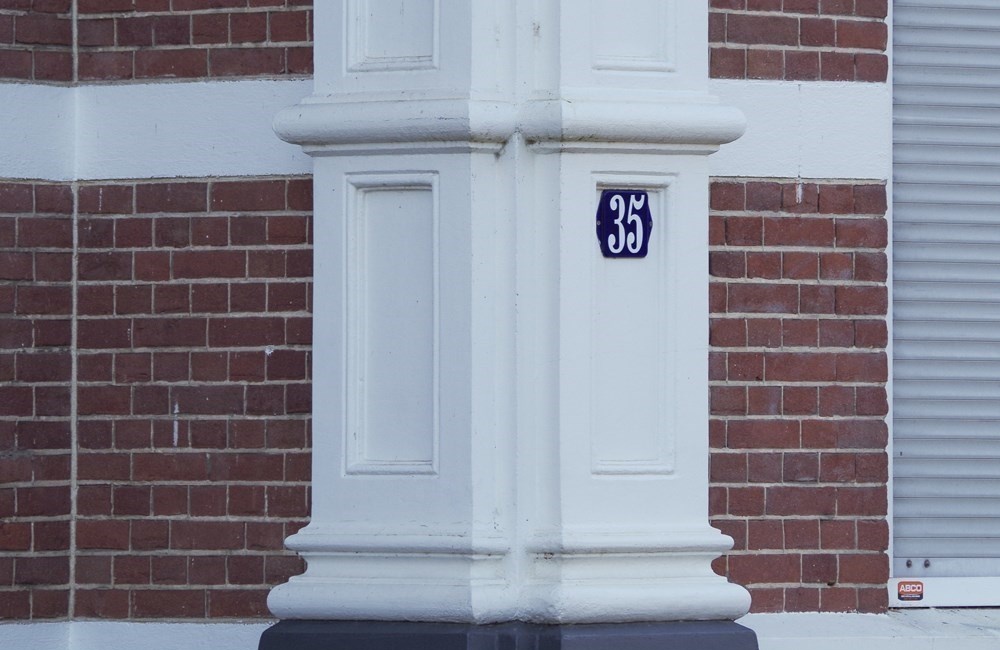Detail pilaster