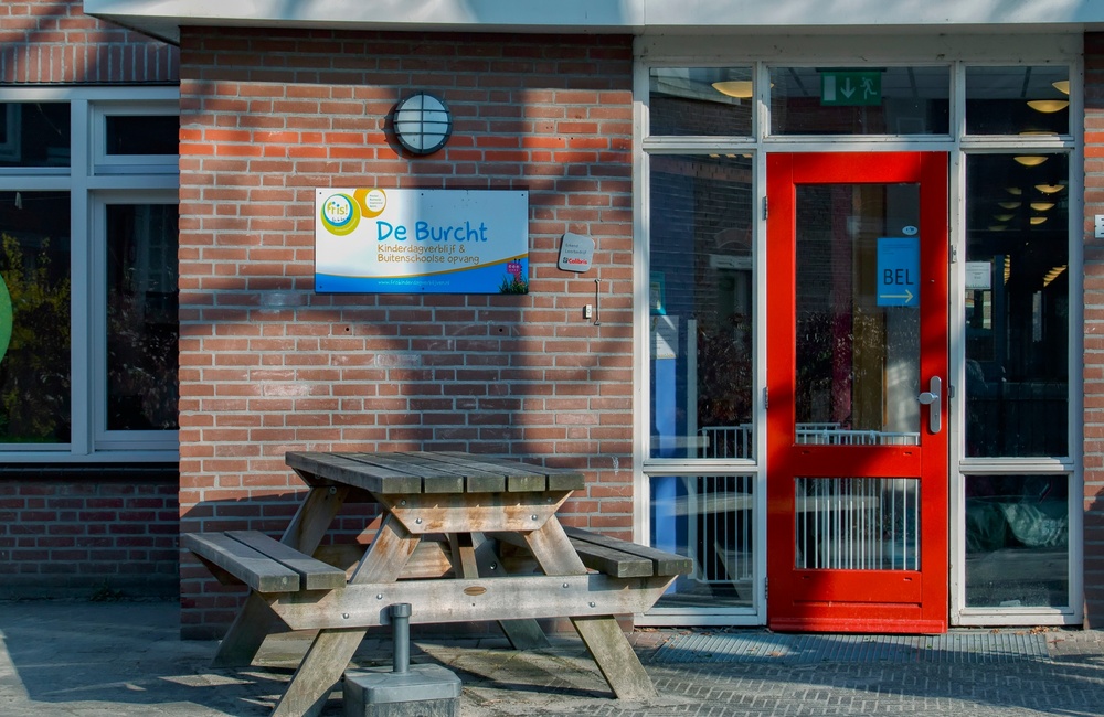 Ingang De Burcht Emmaschool en school 1 - 2016