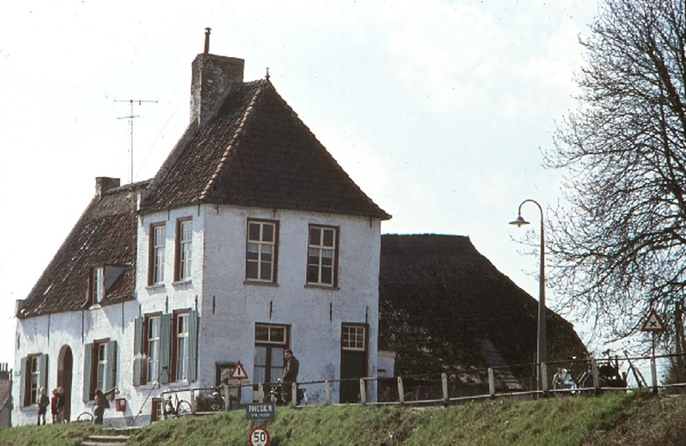 Veerhuis vanuit het zuidoosten gezien