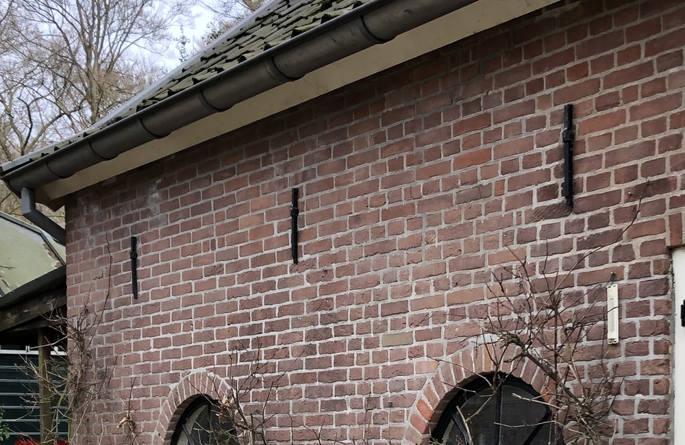 Zijkant koetshuis