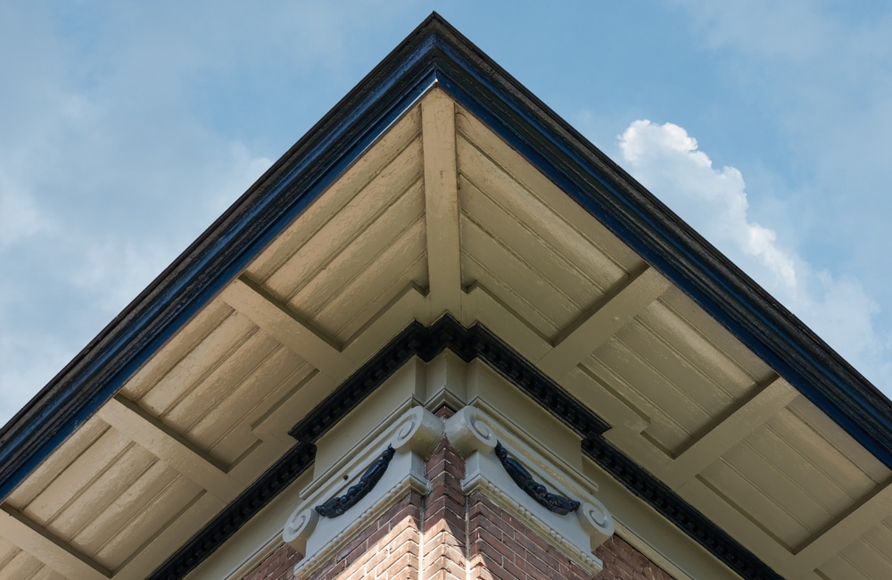Detail versiering gepleisterde kapitelen - 2016