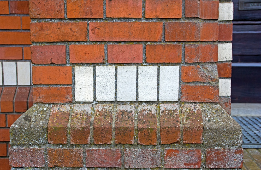 Detail gemetselde plint - 21016