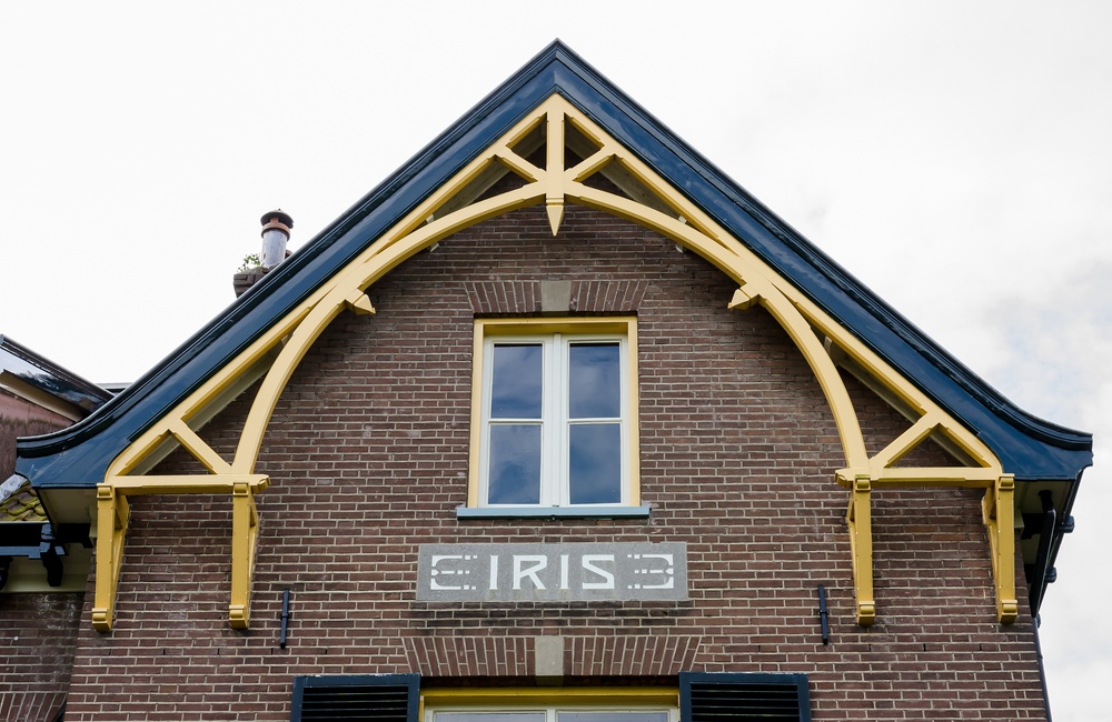 Detail dak en windveren Villa Iris - 2016