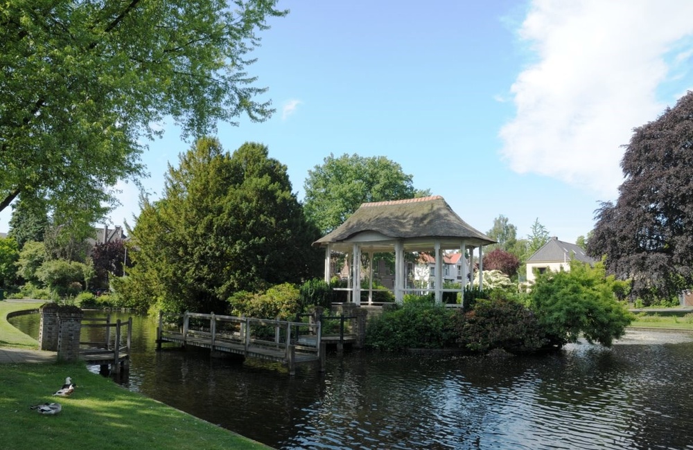 Muziektent midden in het villapark