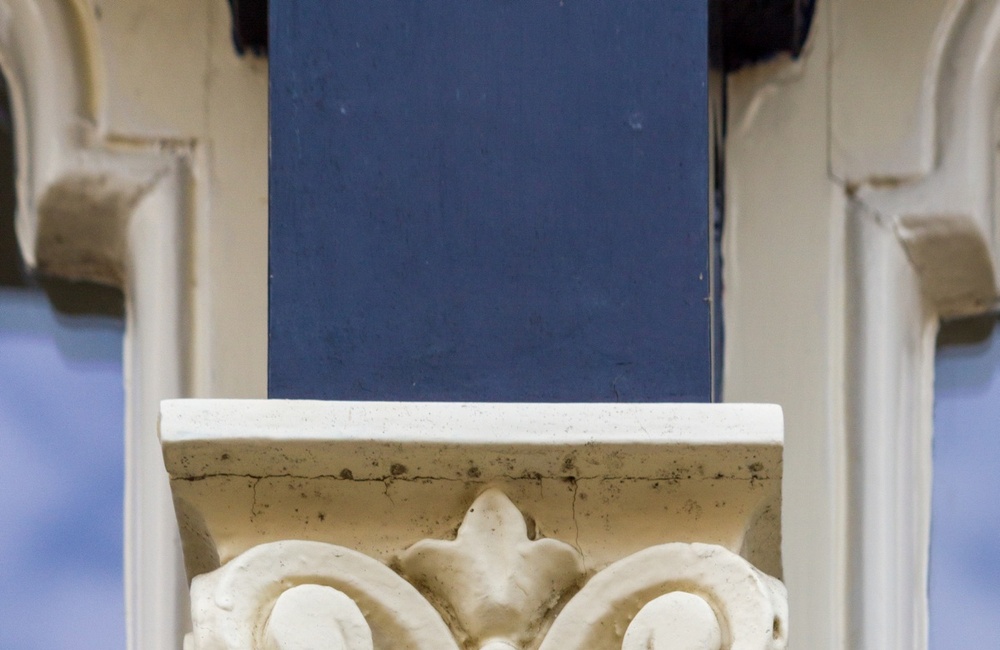 Detail colonnade